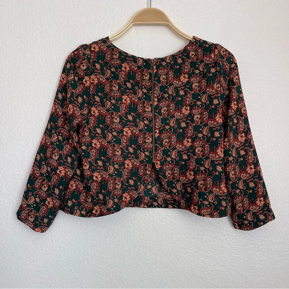 Beautiful cropped floral top peace floral top Forever21 S cropped floral top